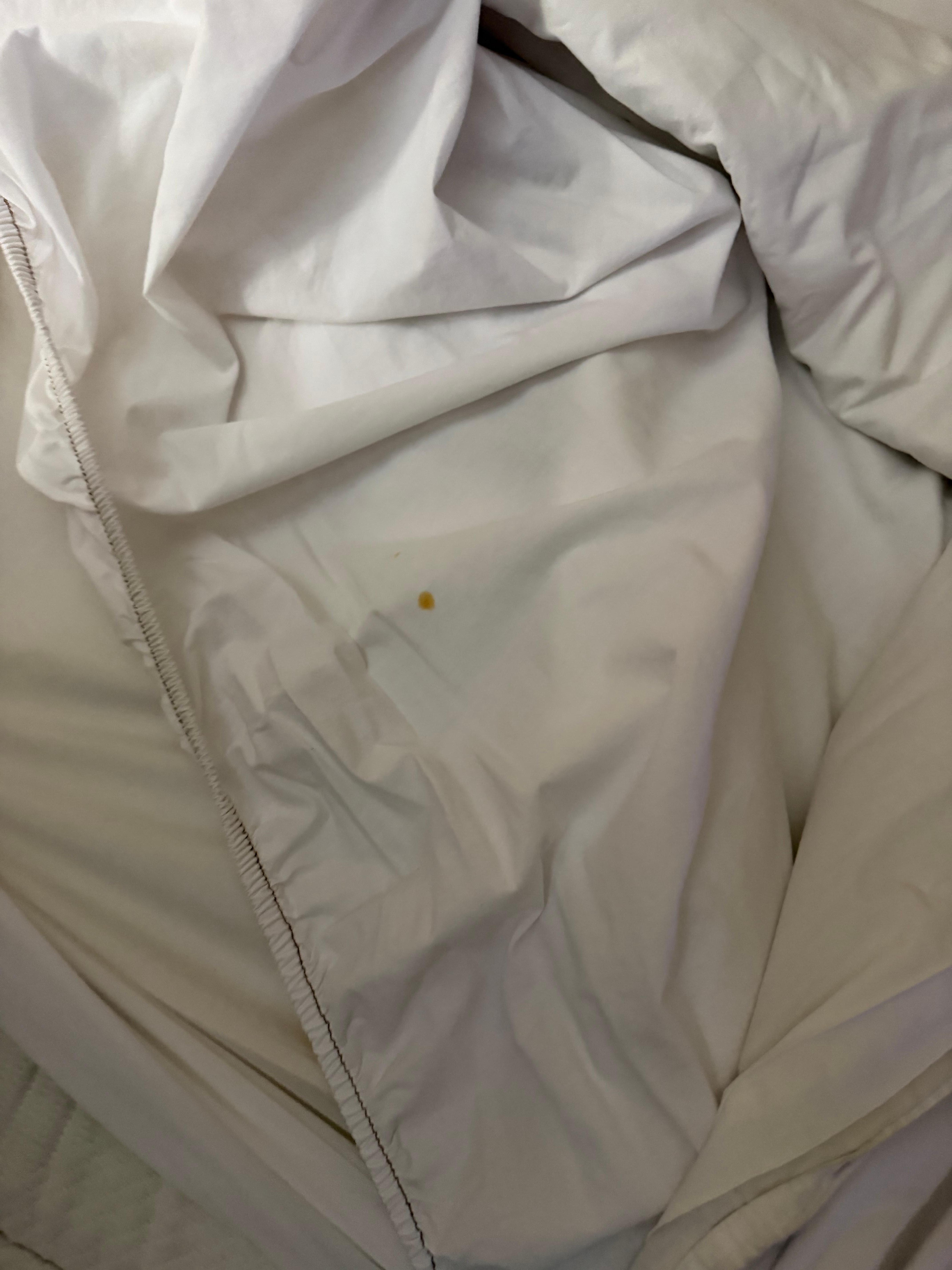 Yellowing/stains on bed and bedding material