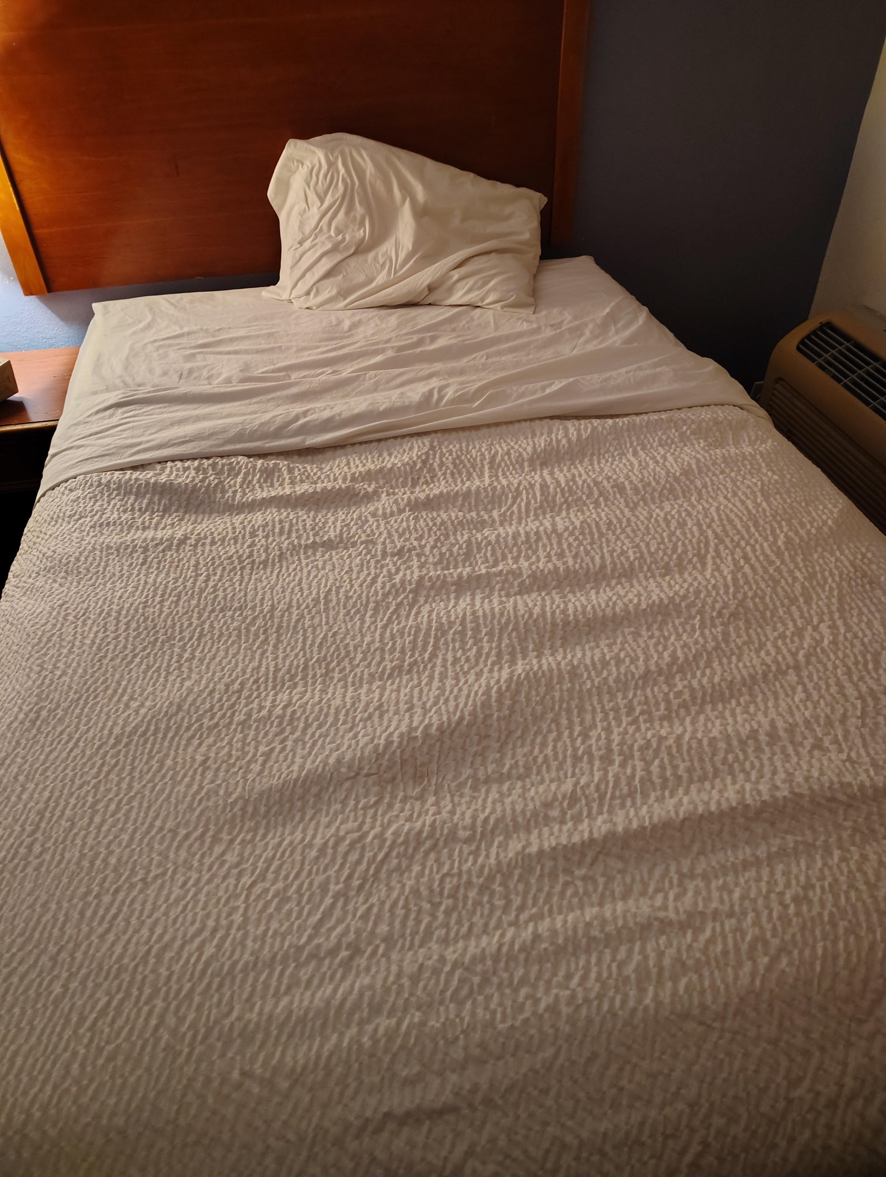 This is the condition of the bed when I arrived. 