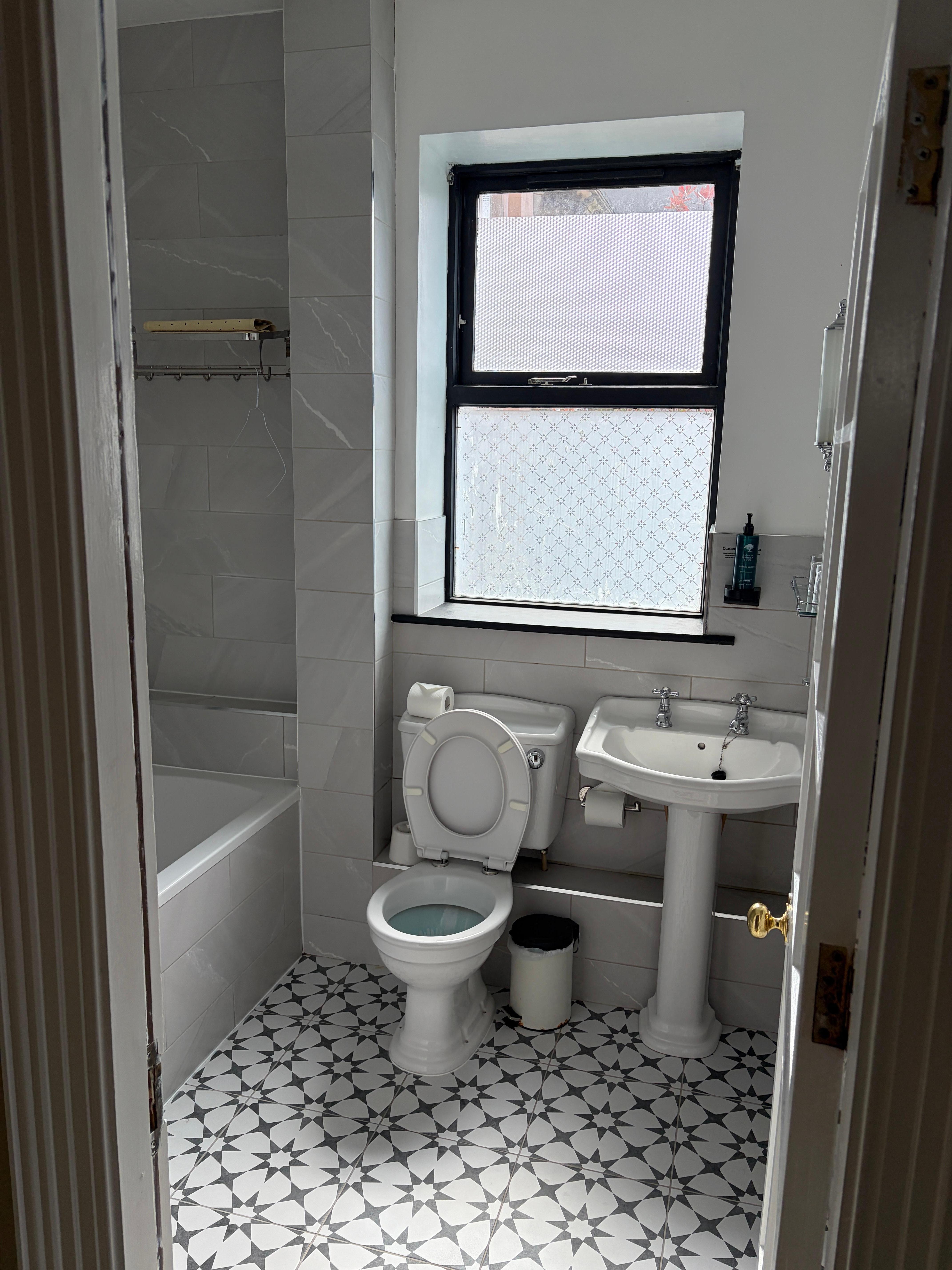 Room 7 bathroom