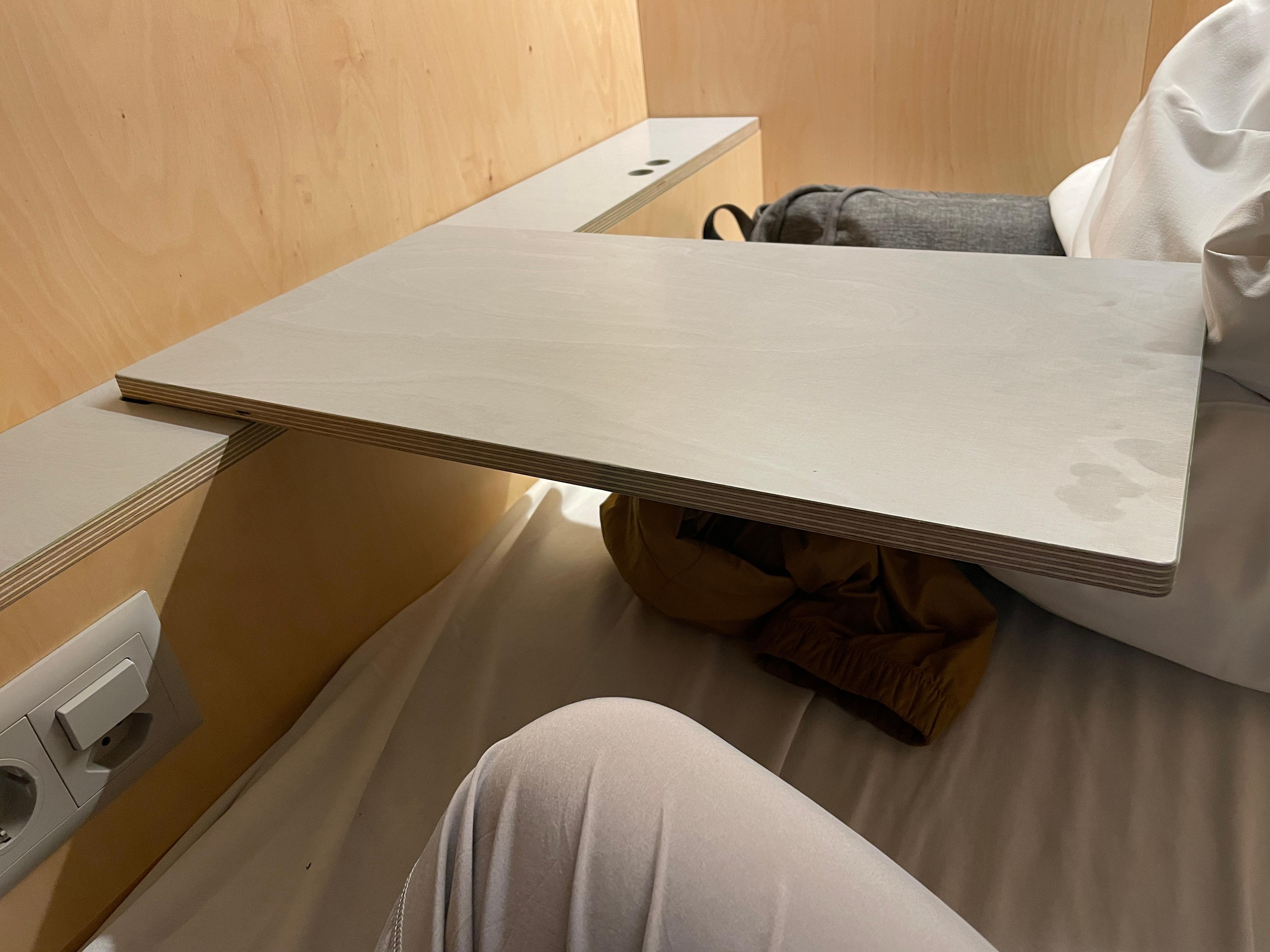 Fold out table