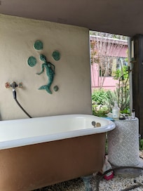 outdoor bath
