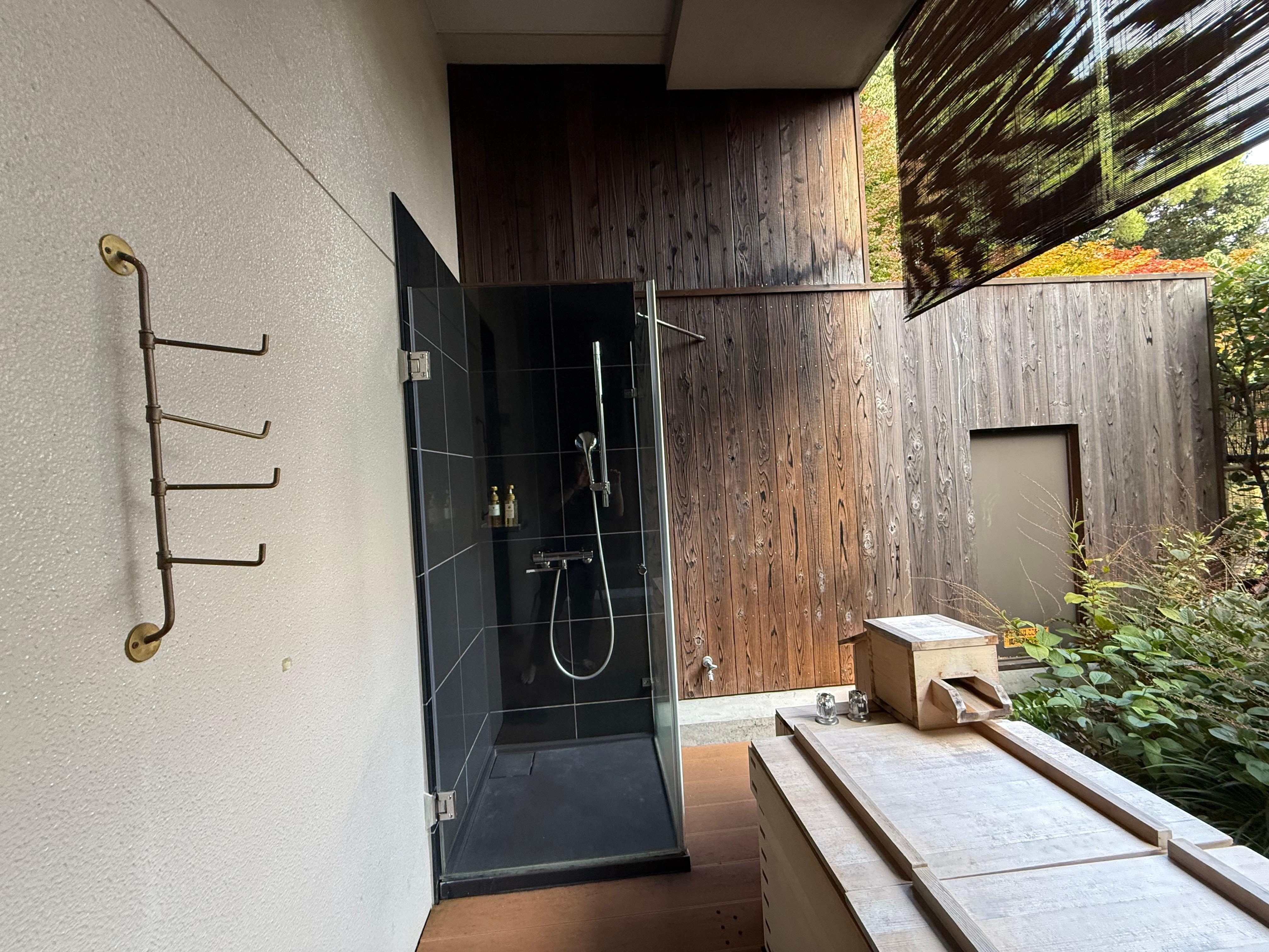 Outdoor shower & bathtub