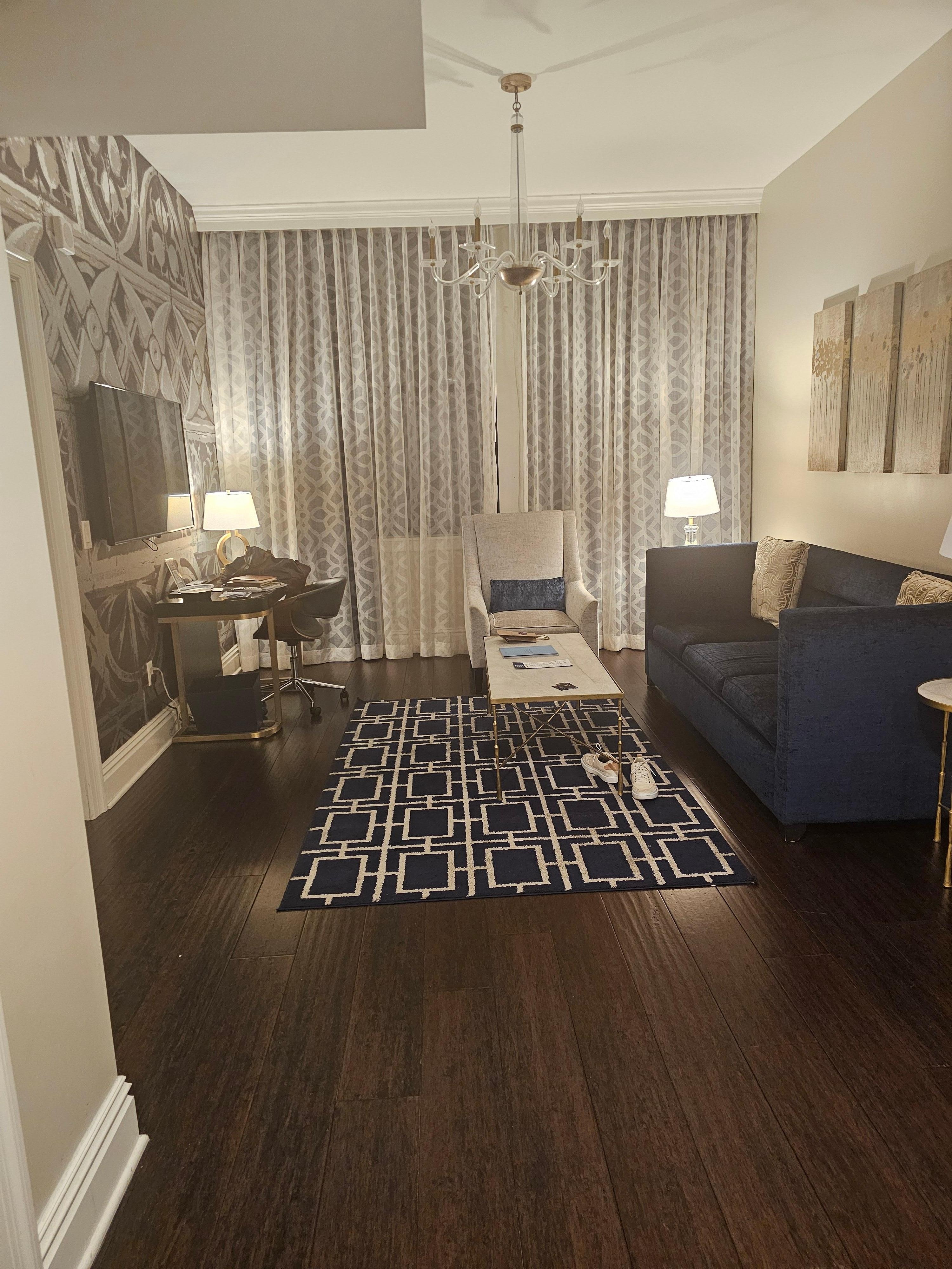 Larger king suite sitting area.