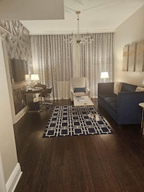 Larger king suite sitting area.