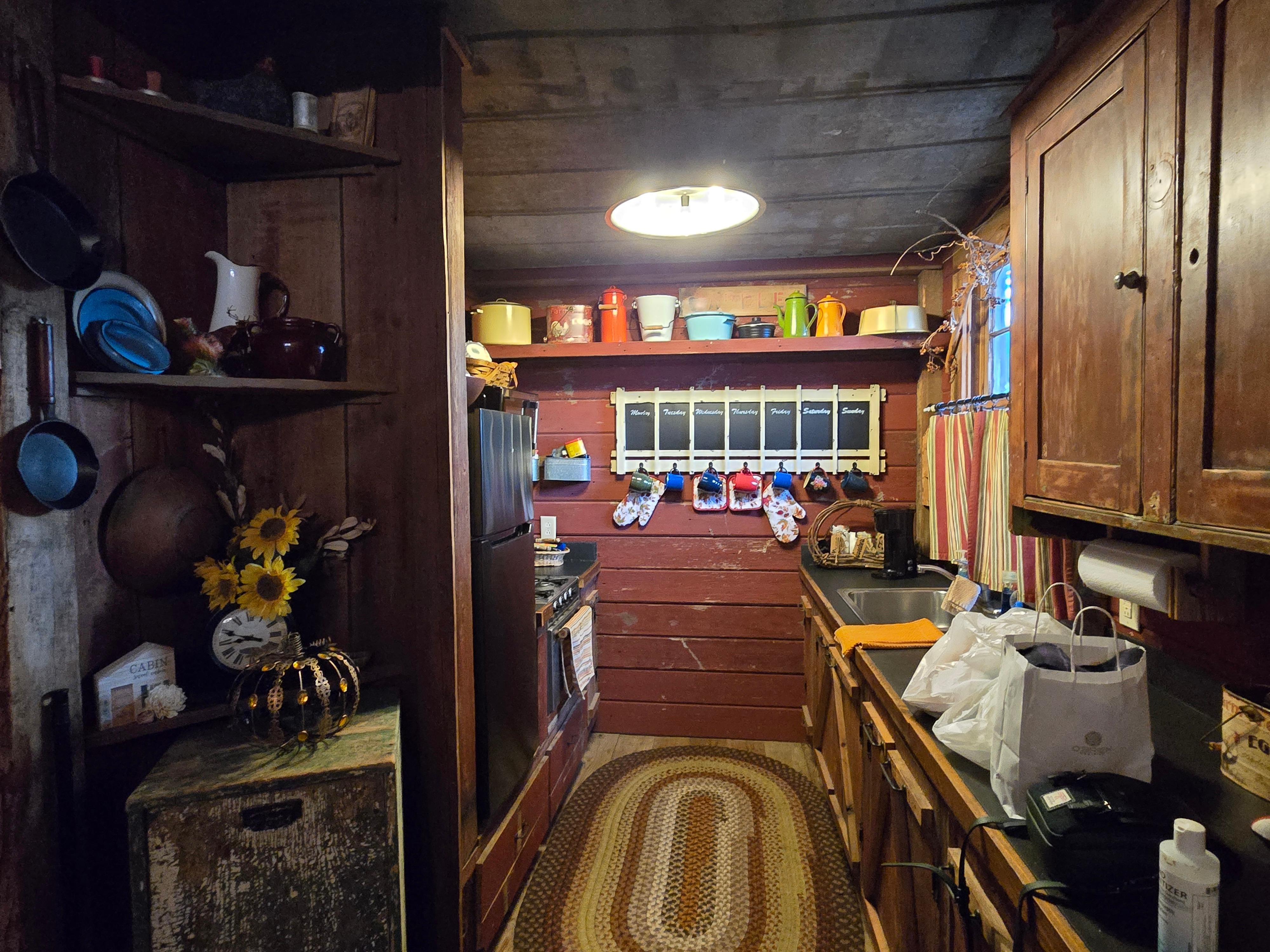 Dancing Fox Cabin - Kitchen area.