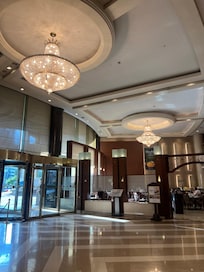 Hotel Riviera lobby and entrance to the Cafe Vista hotel restaurant, where the breakfast buffet is served as well as breakfast/lunch/dinner menu options.
