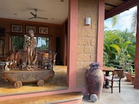 Lobby and breakfast area .