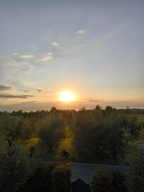 Sonnenaufgang mit Blick Richtung See vom Balkon.