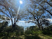 Waking distance to shops and lookouts