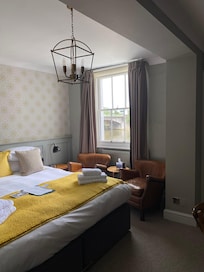 Love the bright colour scheme