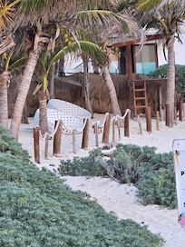 Devanture du site. Sentier à droite tout le long de la mer pour aller à l'épicerie et à gauche pour aller à la Playa Norte