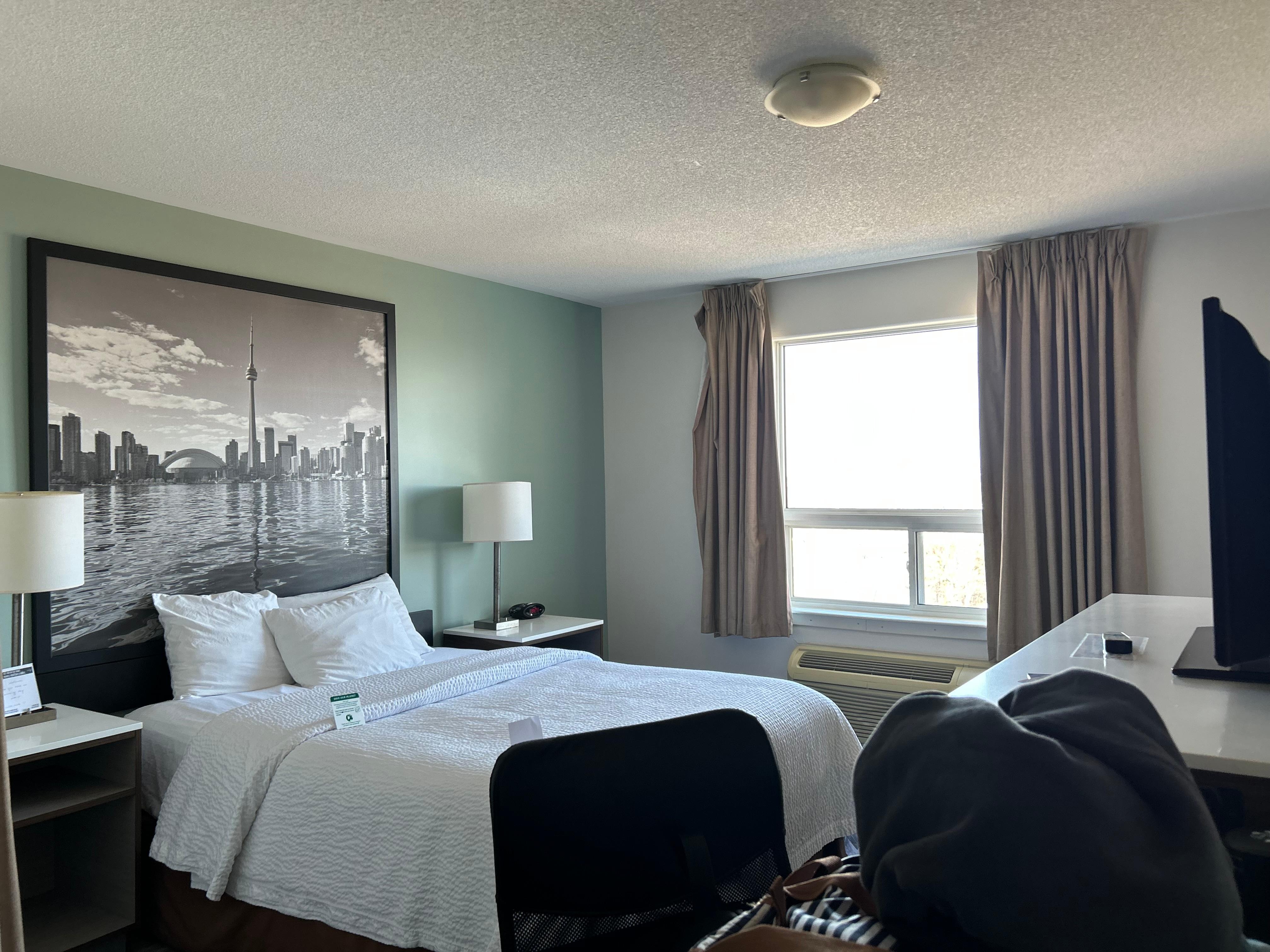 Nice room- queen bed. Spacious, clean. Handwritten, personalized welcome message / very nice. 