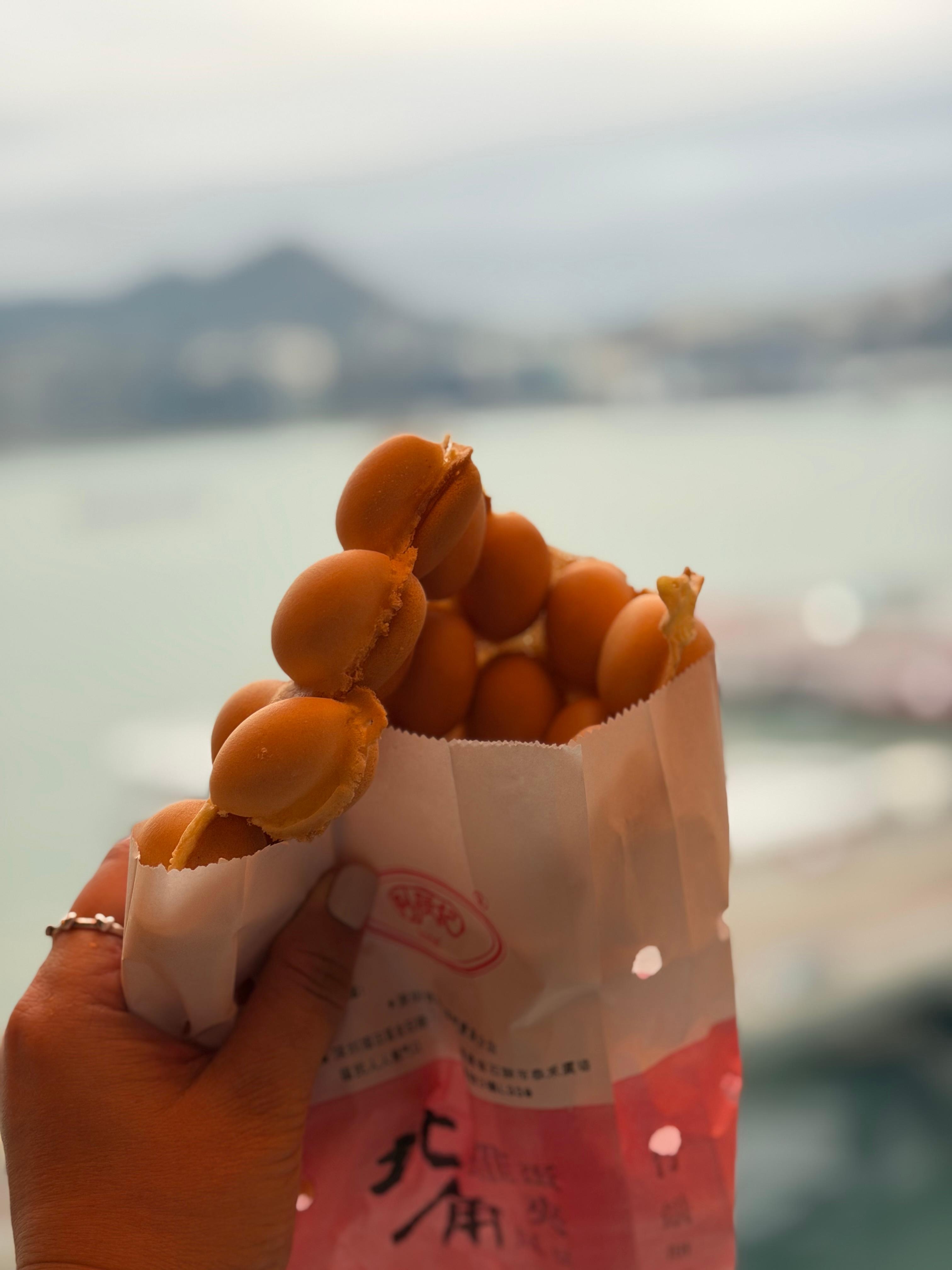 酒店送上coupons 可以到附近商鋪換小食