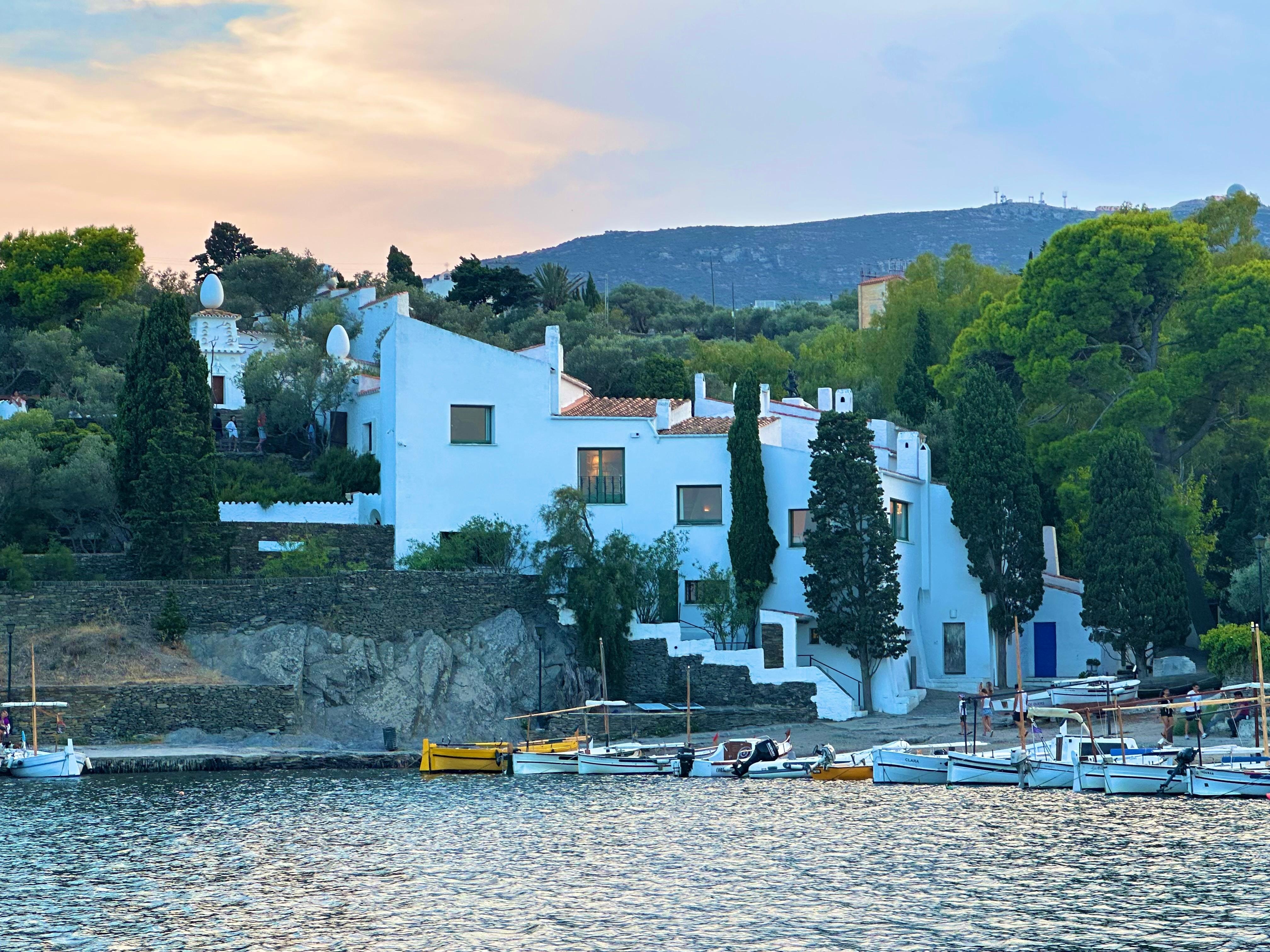 Dali’s home right next door