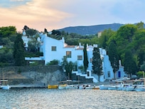 Dali’s home right next door