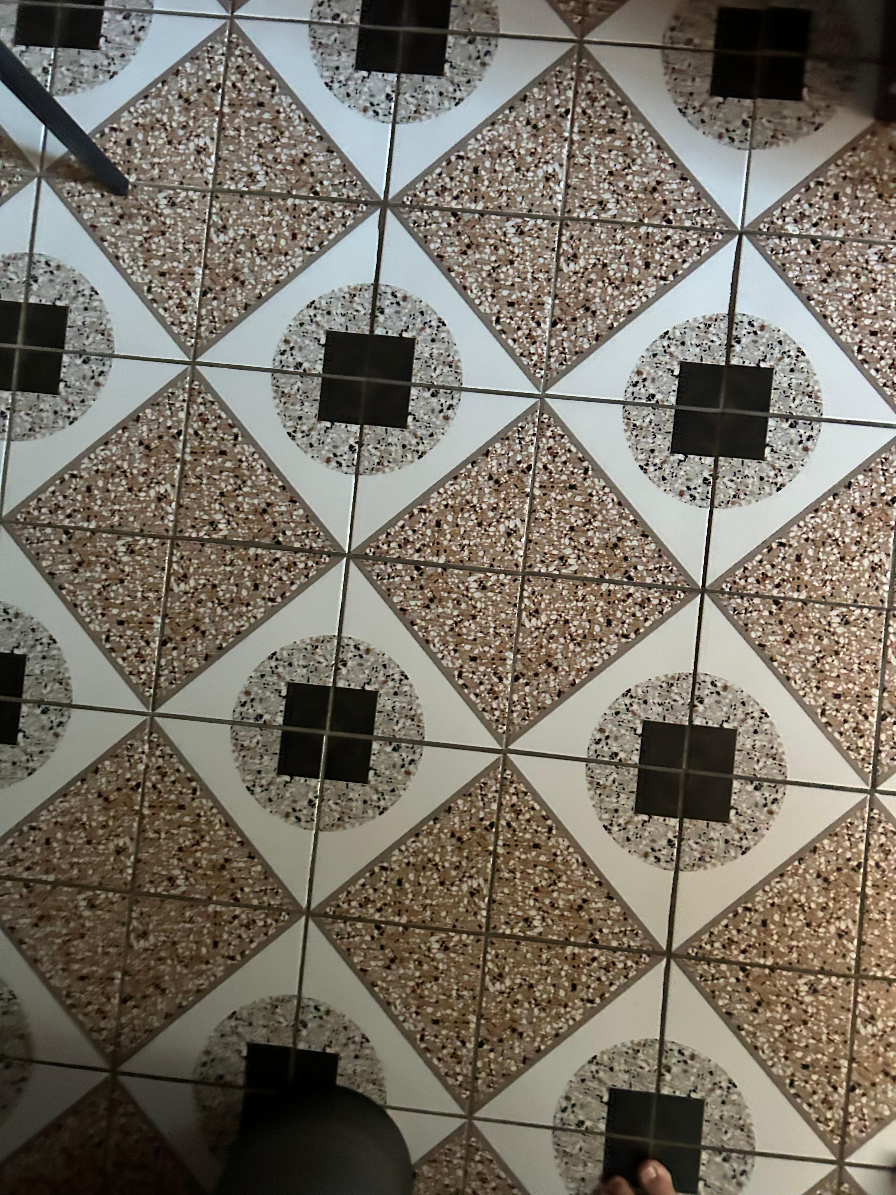 Floor tile