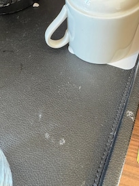 Sujeira por toda as áreas de dentro da acomodação