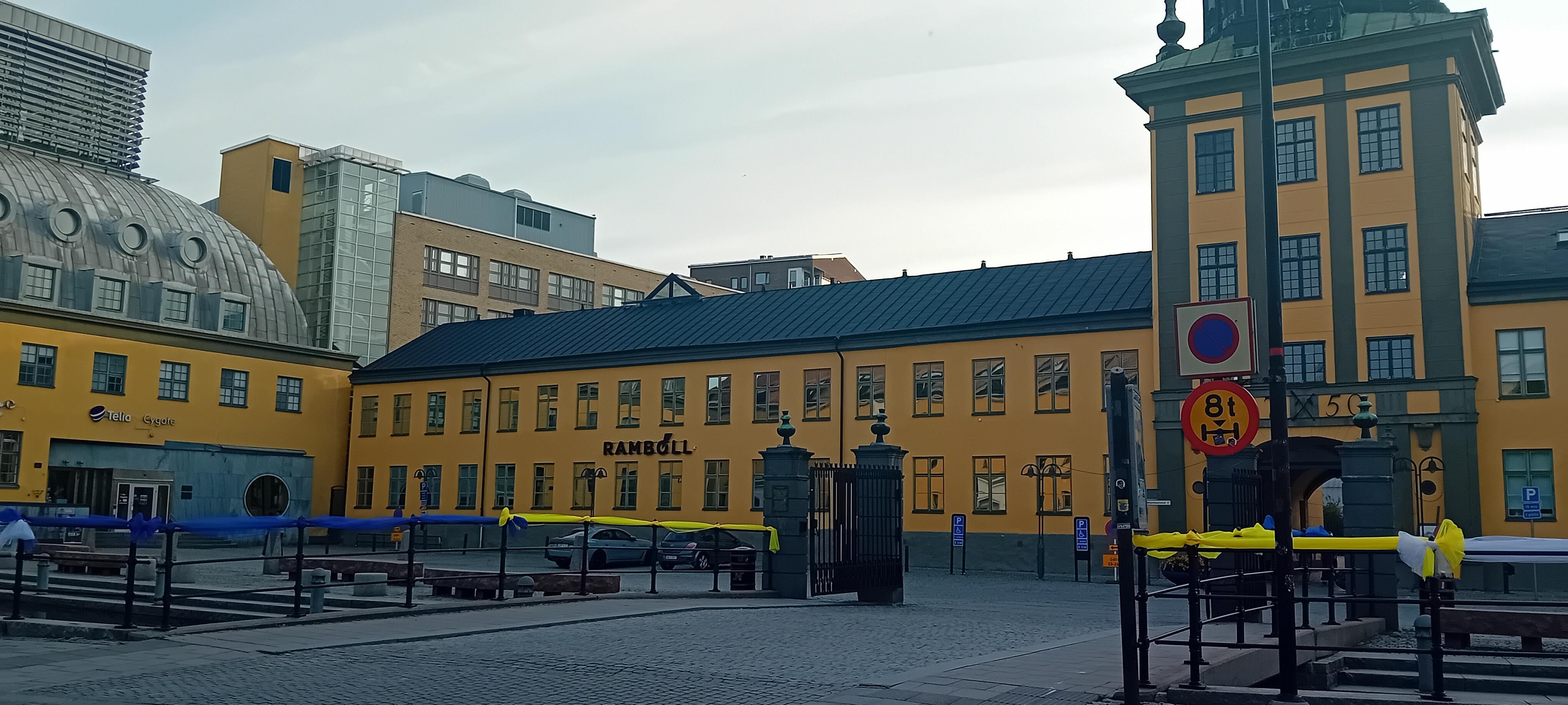 Utanför hotellet 21 juni 2025