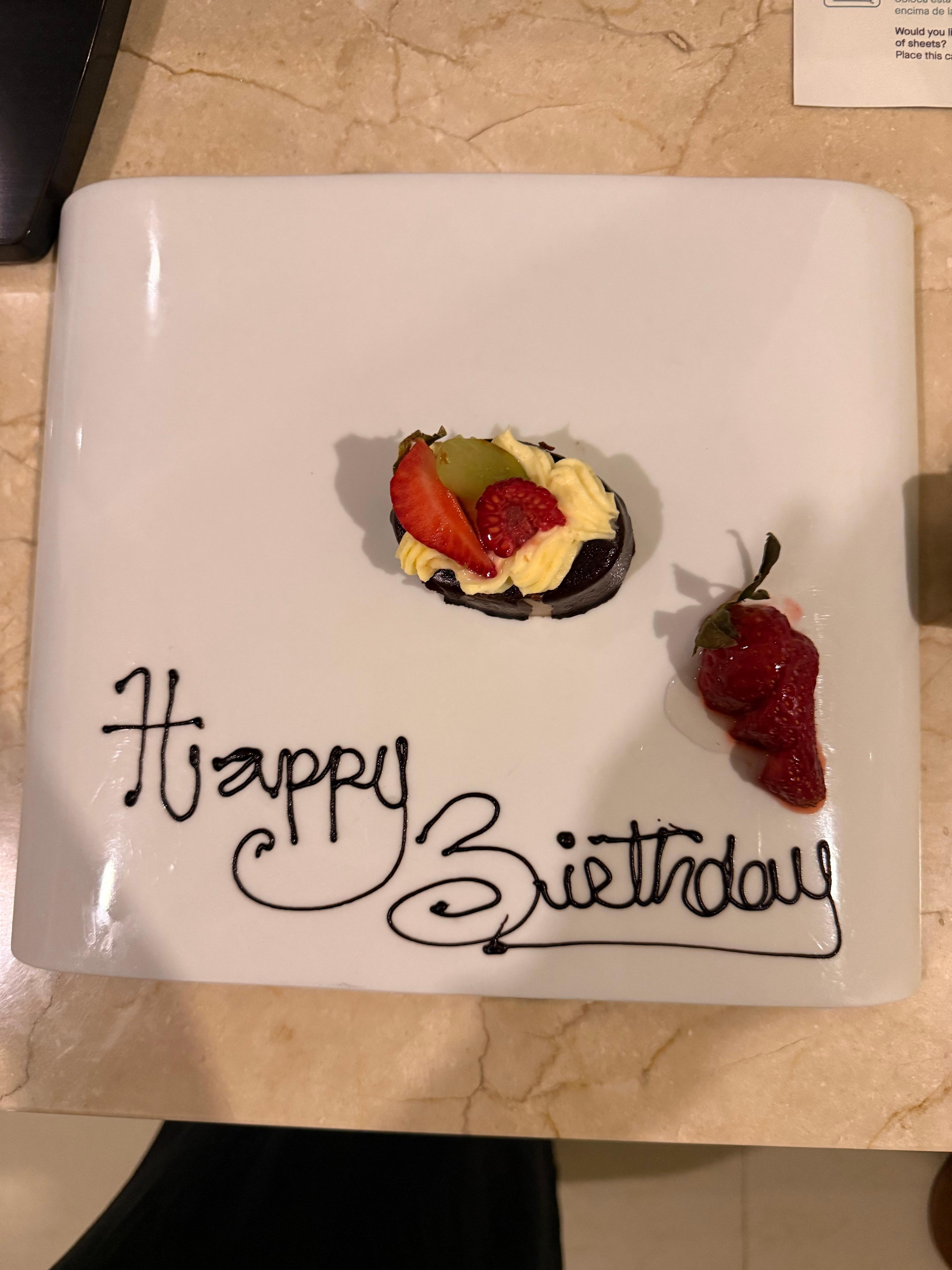 They brought this to my room for my son’s 1st birthday 🥹🩵