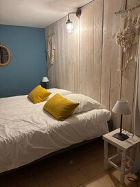 Deuxième chambre avec trois lits