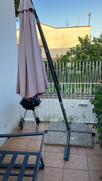 Sonnenschirm und Ständer =Totalschaden