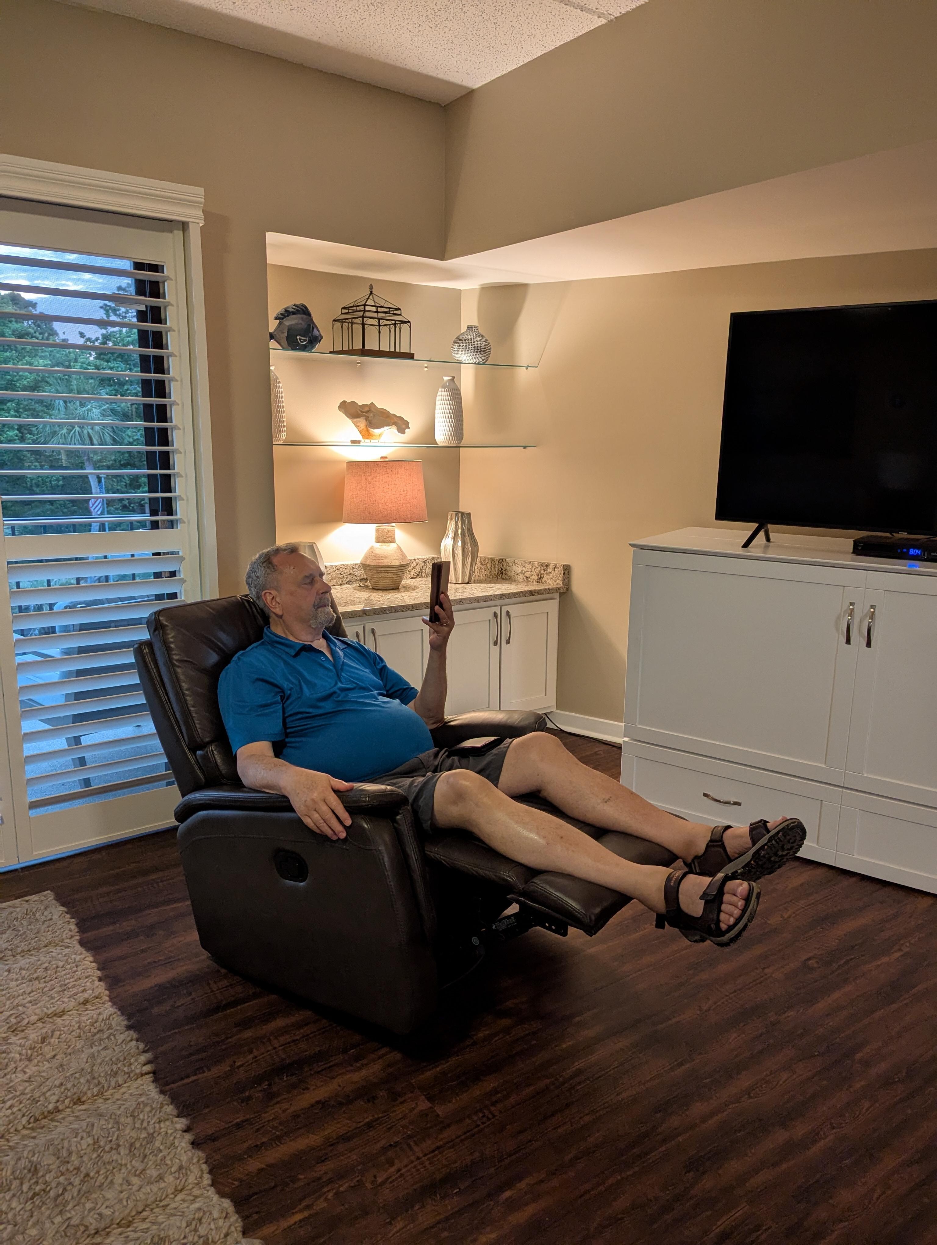 Comfortable living room. Trundle bed in the cabinet for 3rd person. Quiet location. 