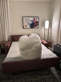 But when I’ve asked for making the bed on the sofa bed, I’ve find that coming back in the room after dinner…