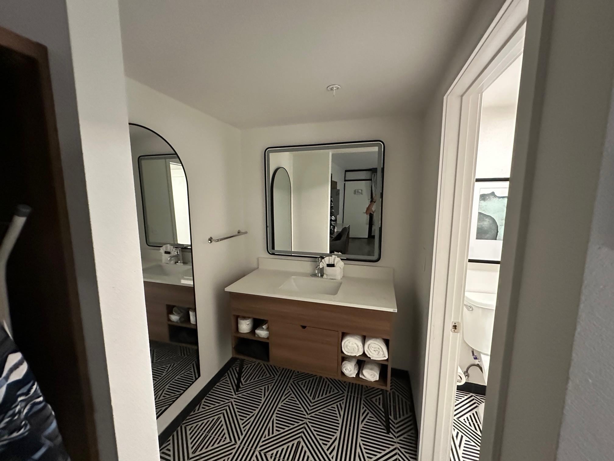 The power room area with a very nice shower and toilet room to the right. 