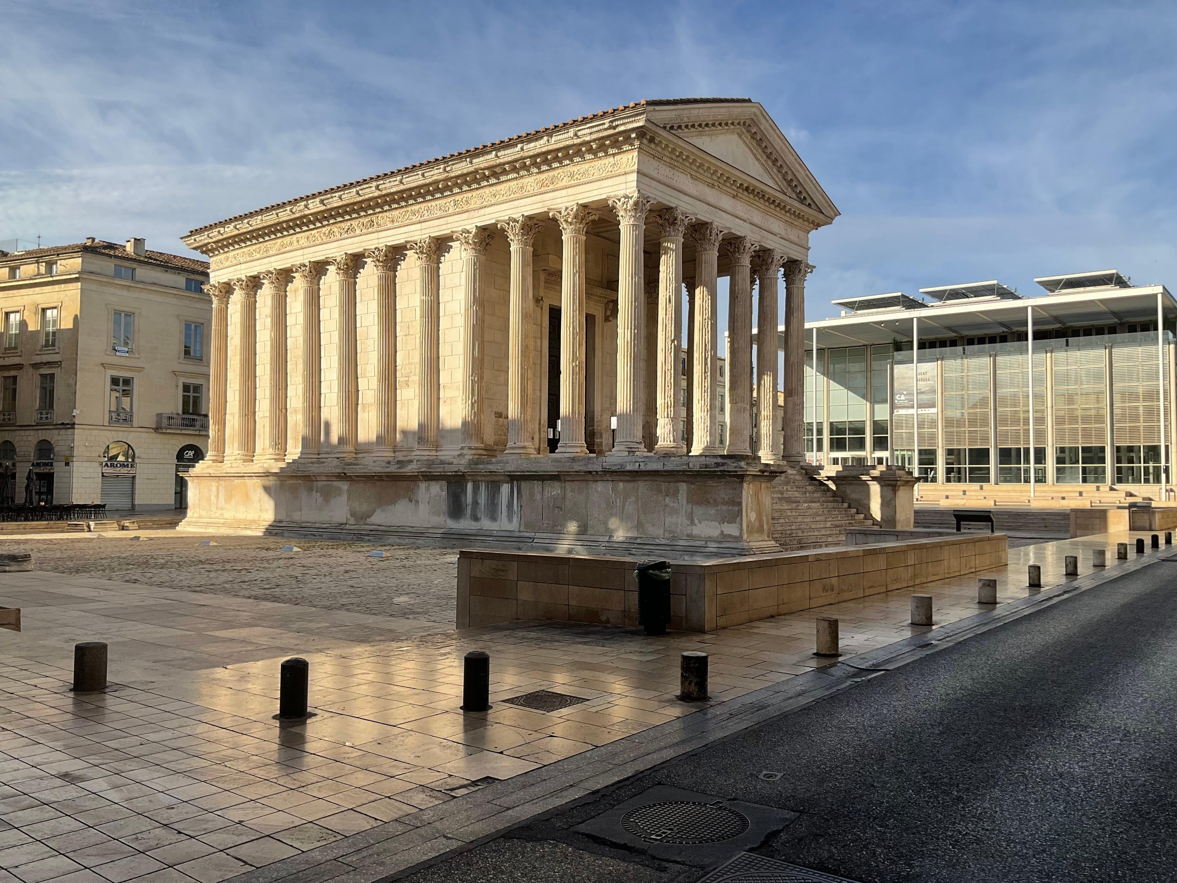La Maison Carrée, right in front of the building