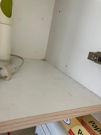 Schrank vorm Putzen