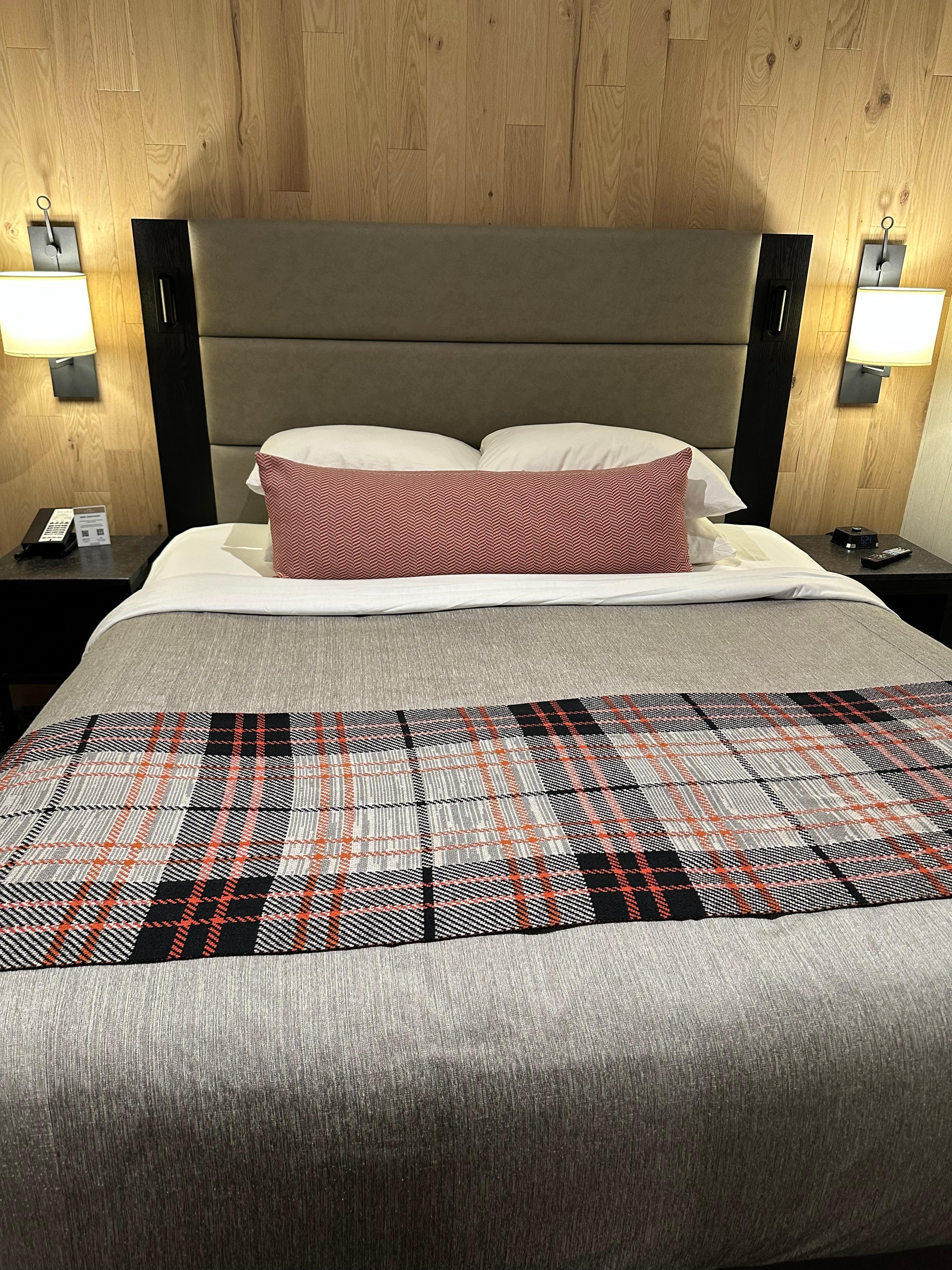 We stayed there for 3 nights as far as I know every stay the housekeeping would replaced fresh bedsheets and beddings and fresh bath robes it never happened and will give us complimentary wine every stay it never happens. 