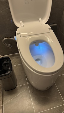Room automatic toilet