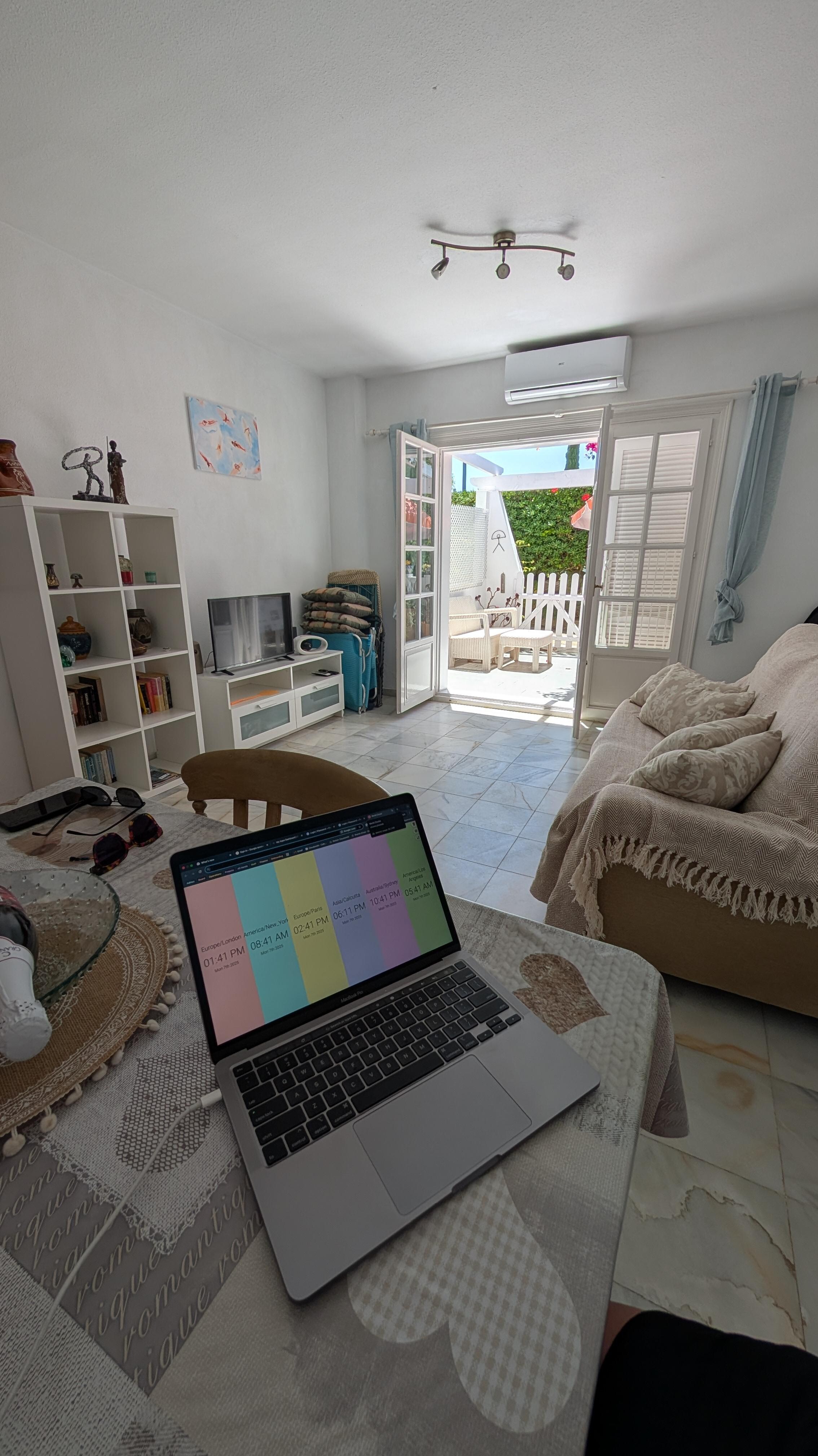 Working space at dining table