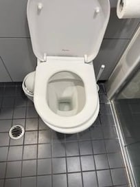 both toilet seats dont fit