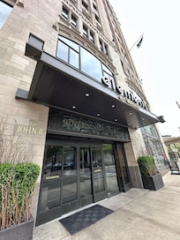 Entrance & Valet Service.