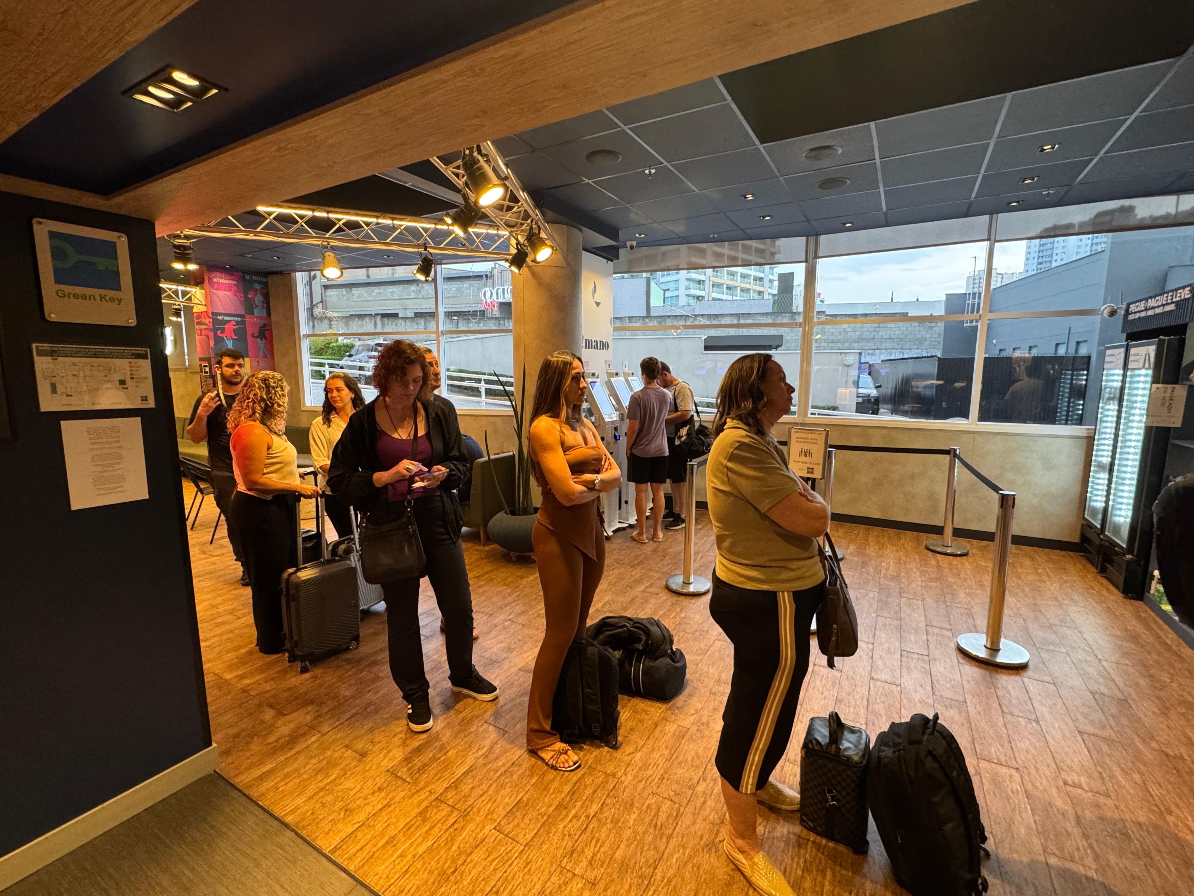 Totens não funcionam…. 1 pessoa na recepcao