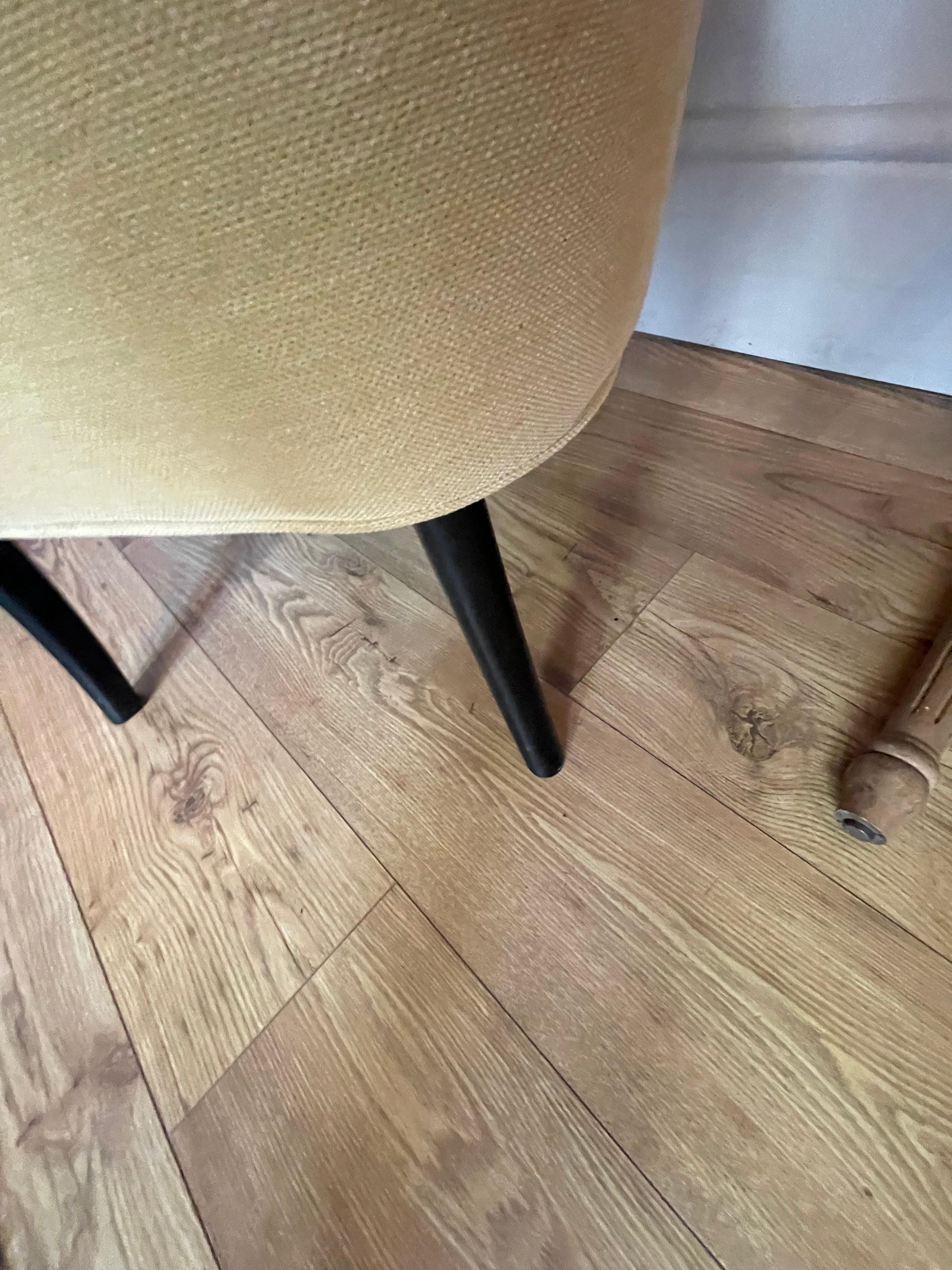 Dangerous wobbly leg on chair