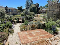 Beautiful front garden - full of sunshine
