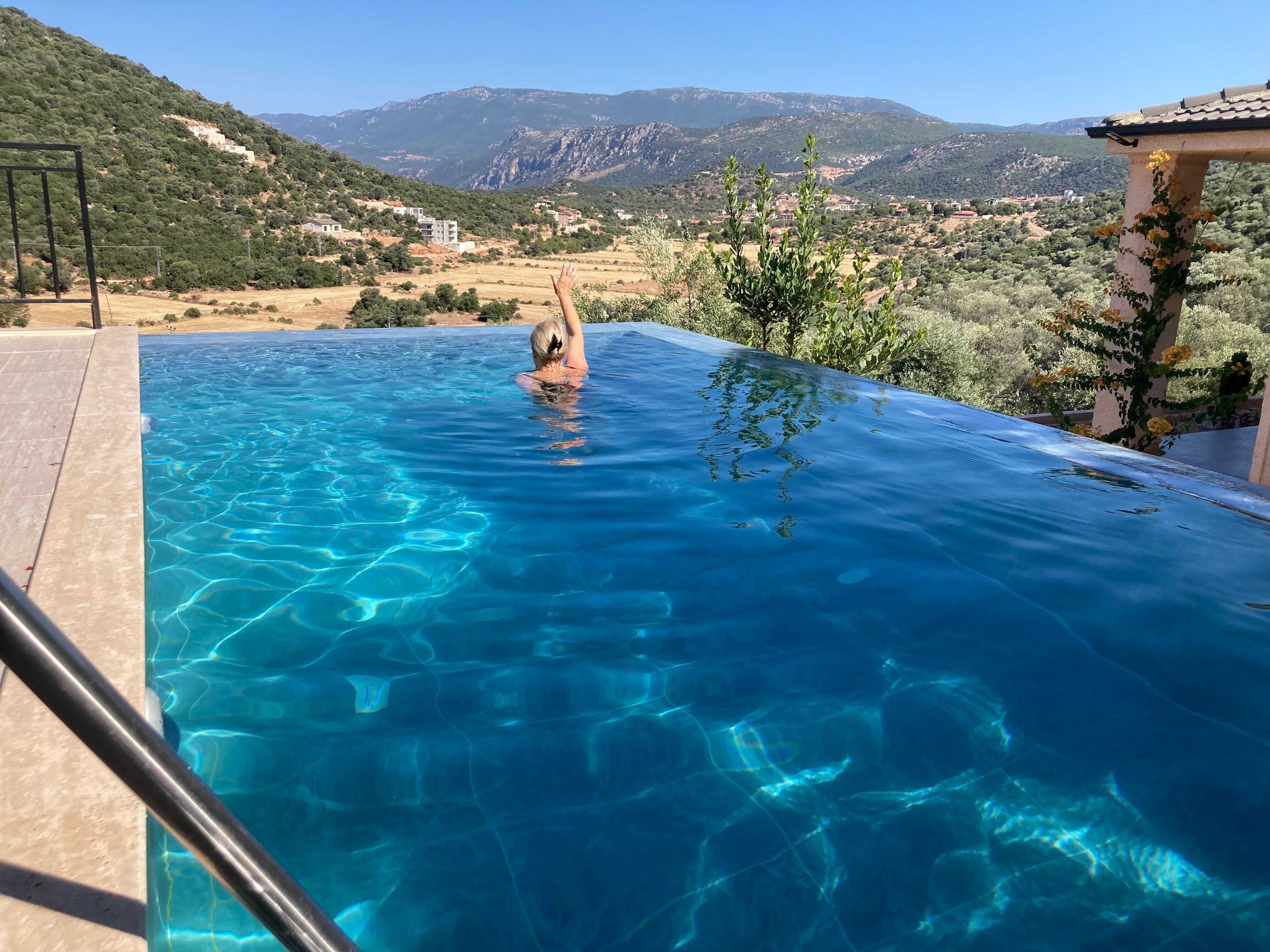 Infinity pool