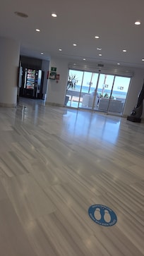 Spotless and roomy foyer