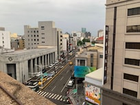 林百貨店の屋上から銀行のビルも日本統治時代に建てられたもののようです。