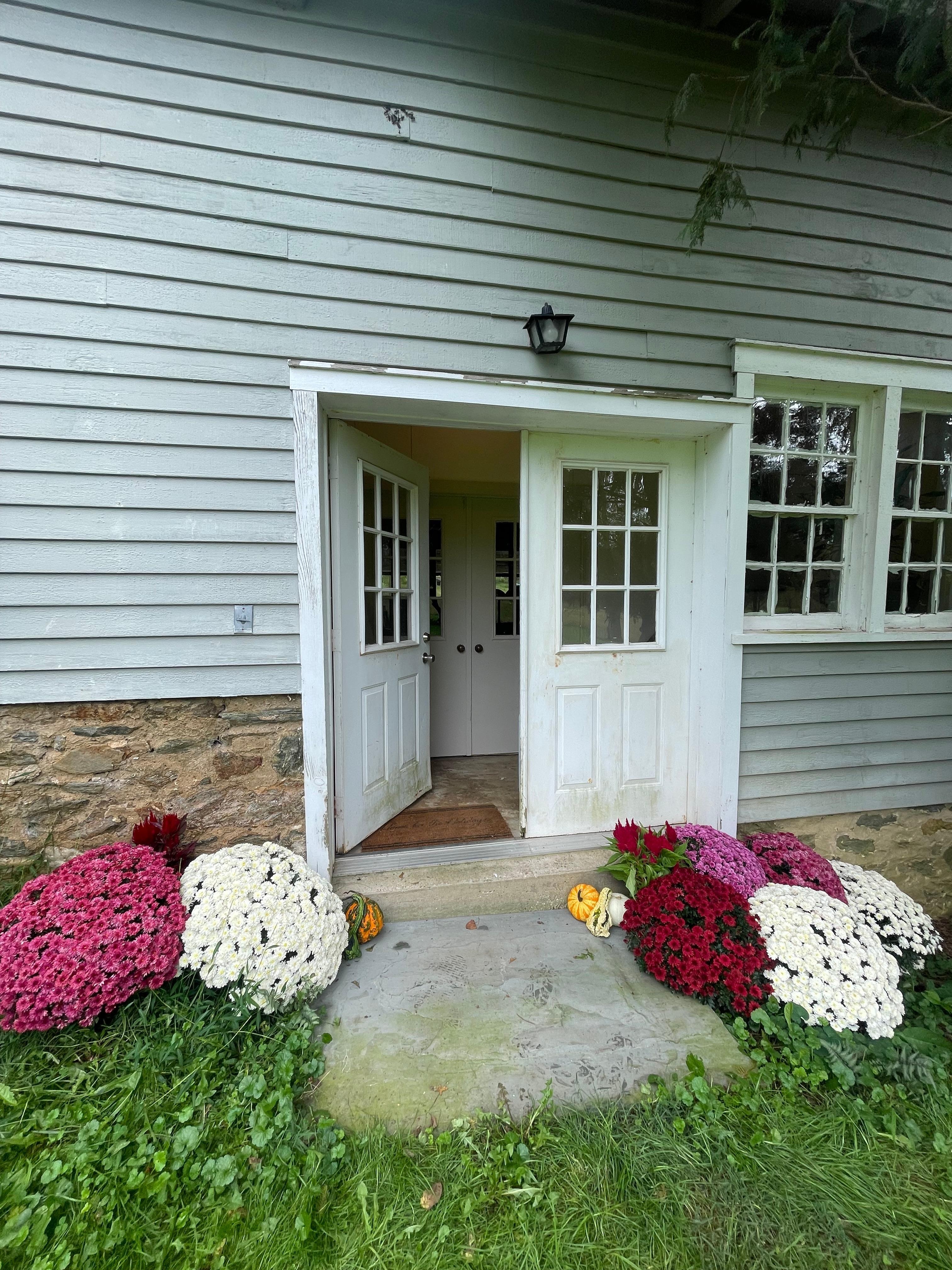 So welcoming and beautifully decorated