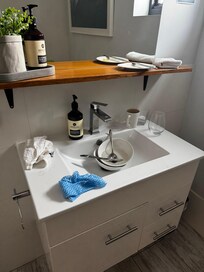 “Appartment” doing dishes in the sink