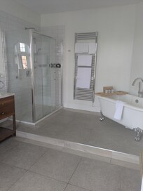 Beautiful spacious bathroom