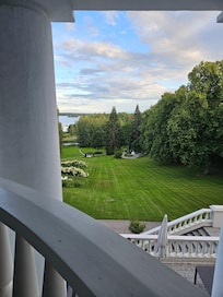 Underbart vacker huvudbyggnad, spännande histori, kultur och konst i samma paket. Rekommenderas