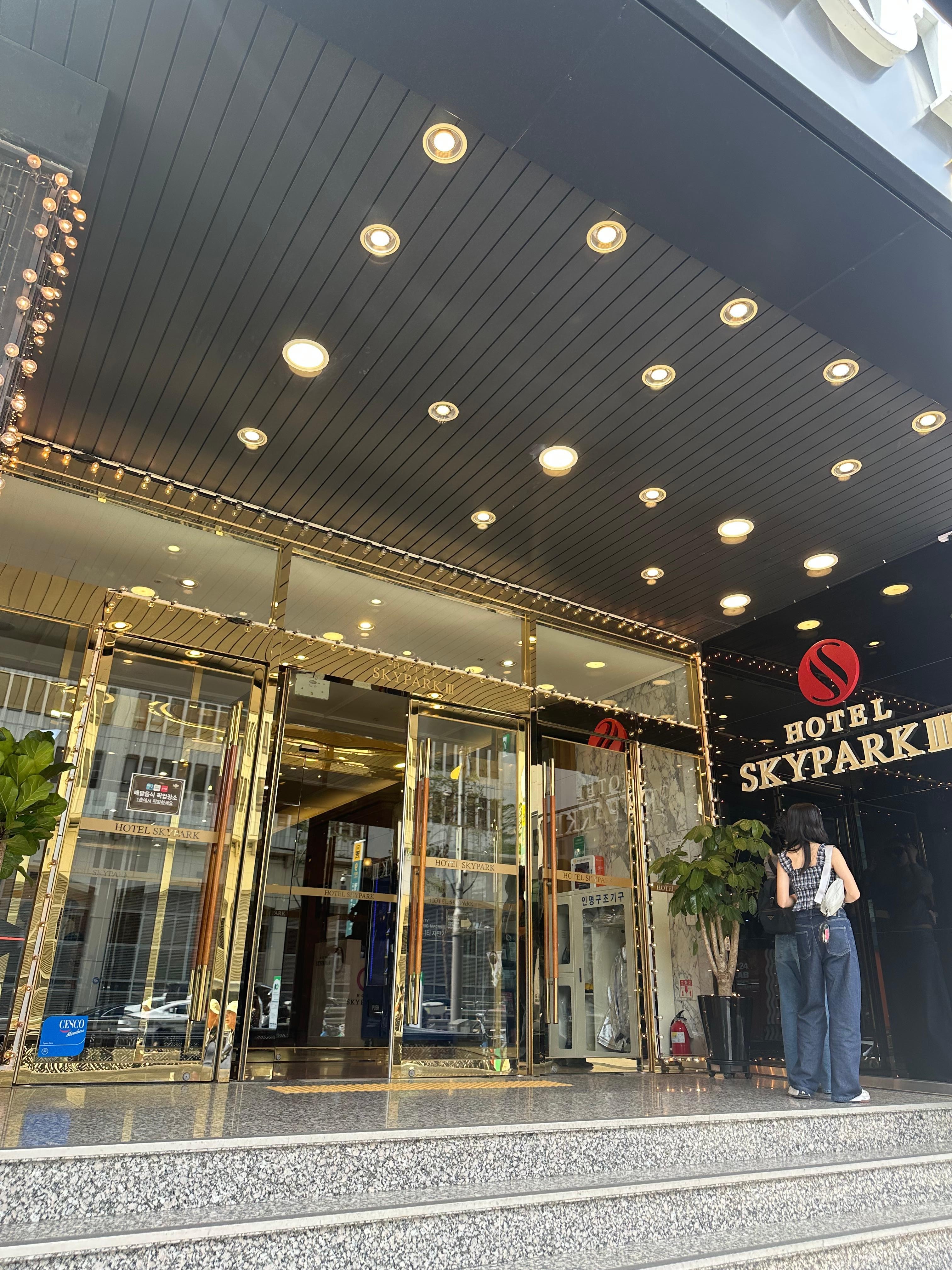 玄関の横にスーツケースの入り口もあります