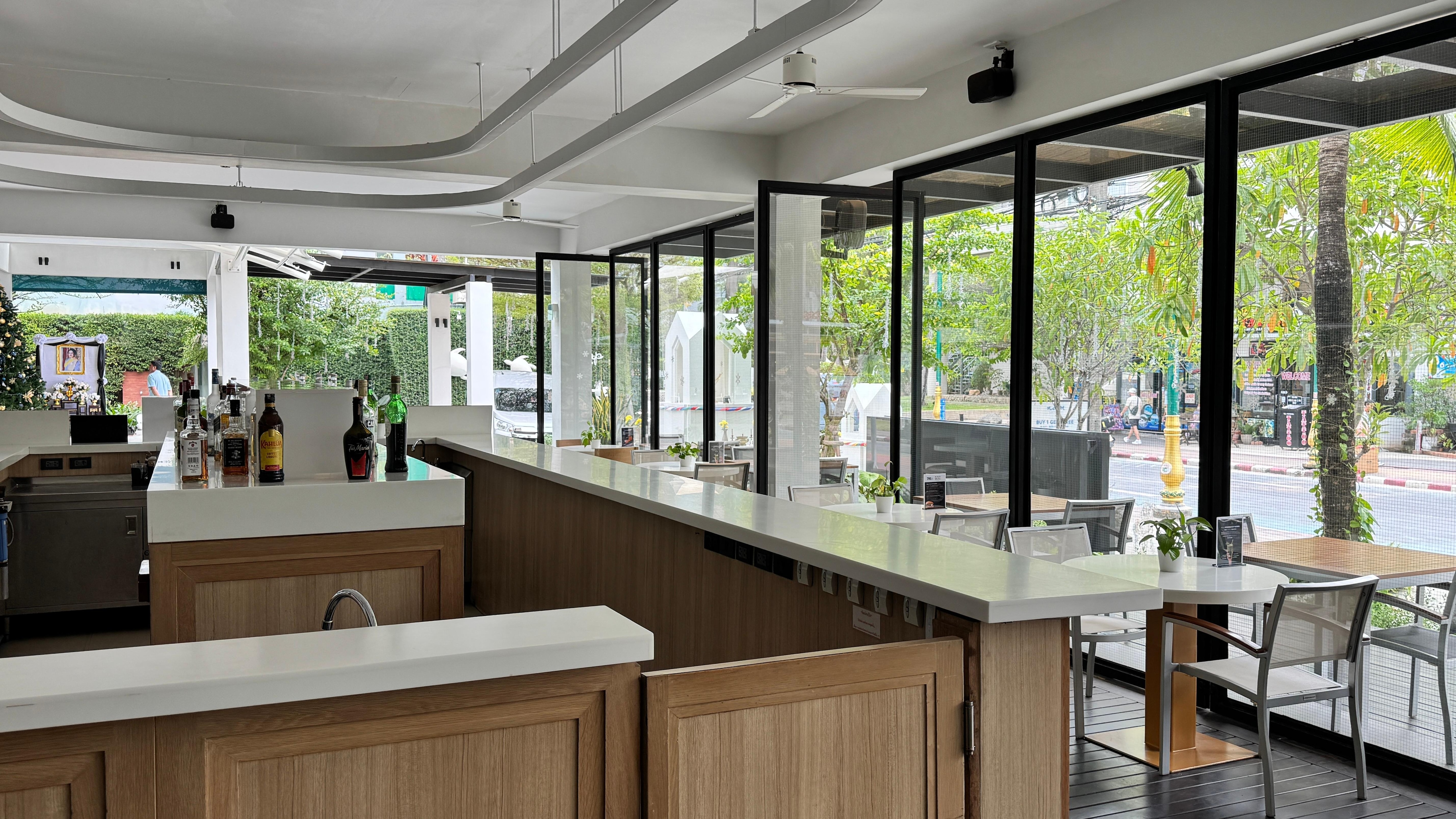 Frukostmatsal och bar