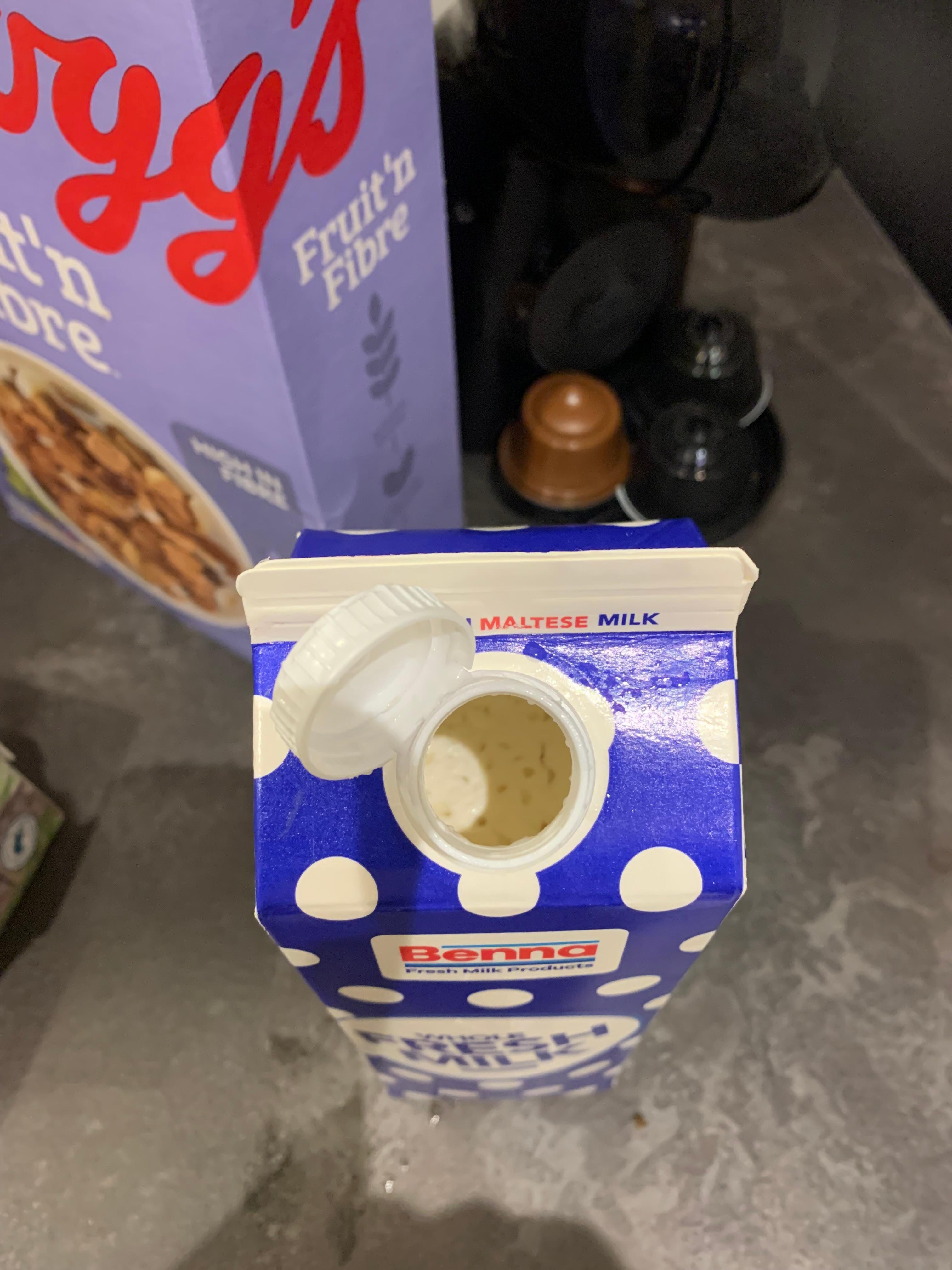 Milk went off in fridge with no electricity. 4 messages and 3 days to resolve 