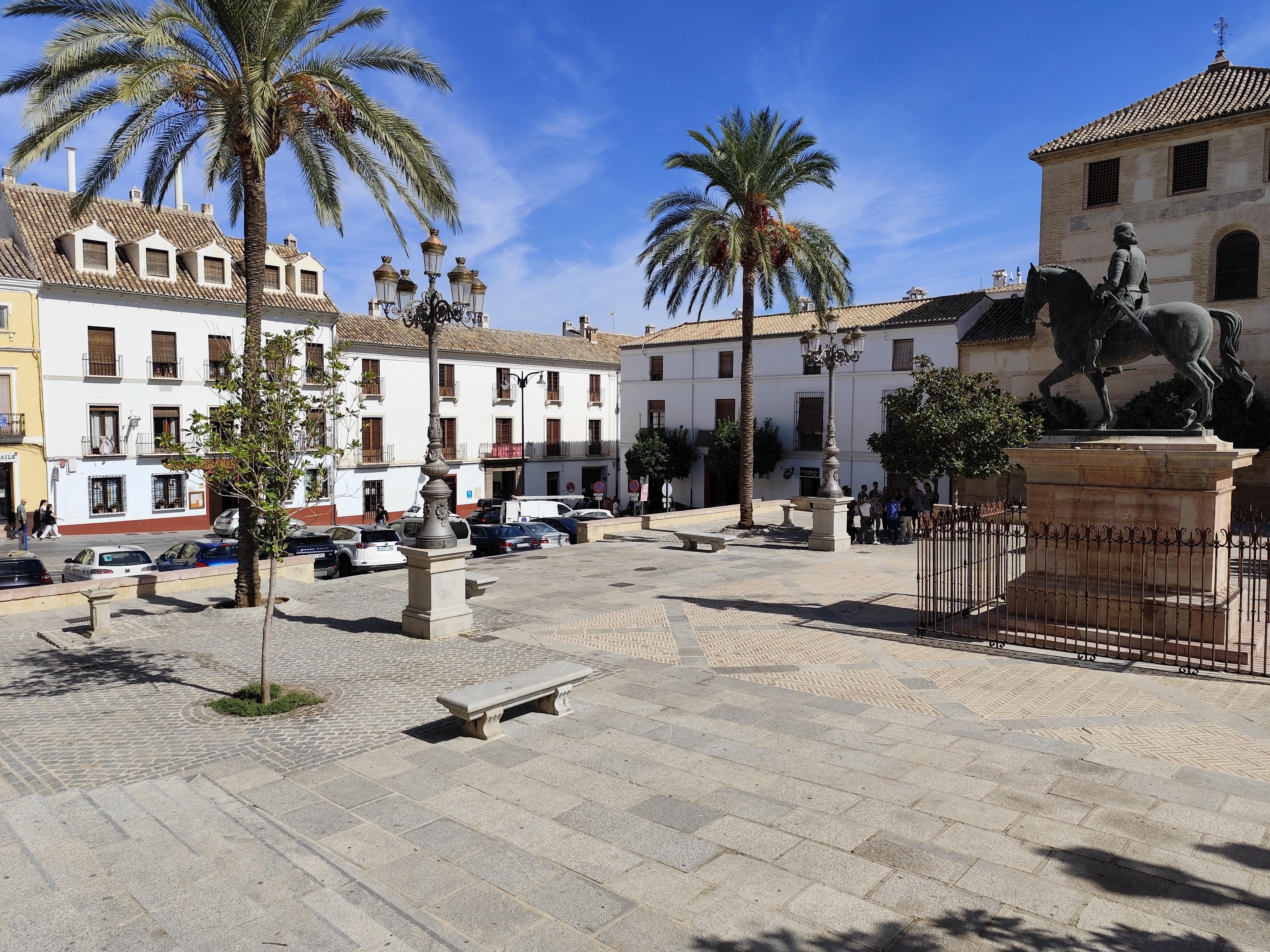 Fachada hotel a la Plaza 