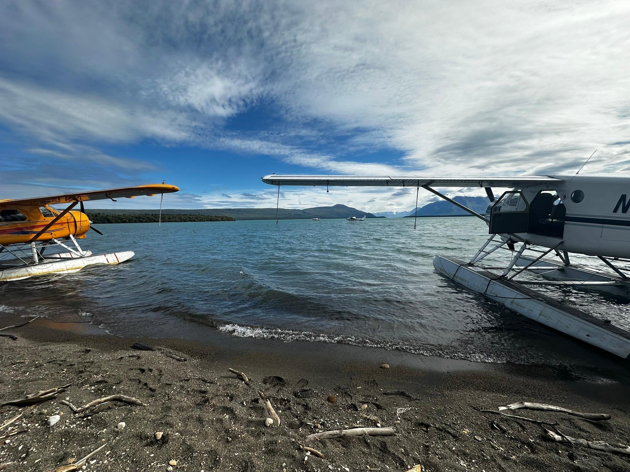 Float Planes on NaKnek Lake